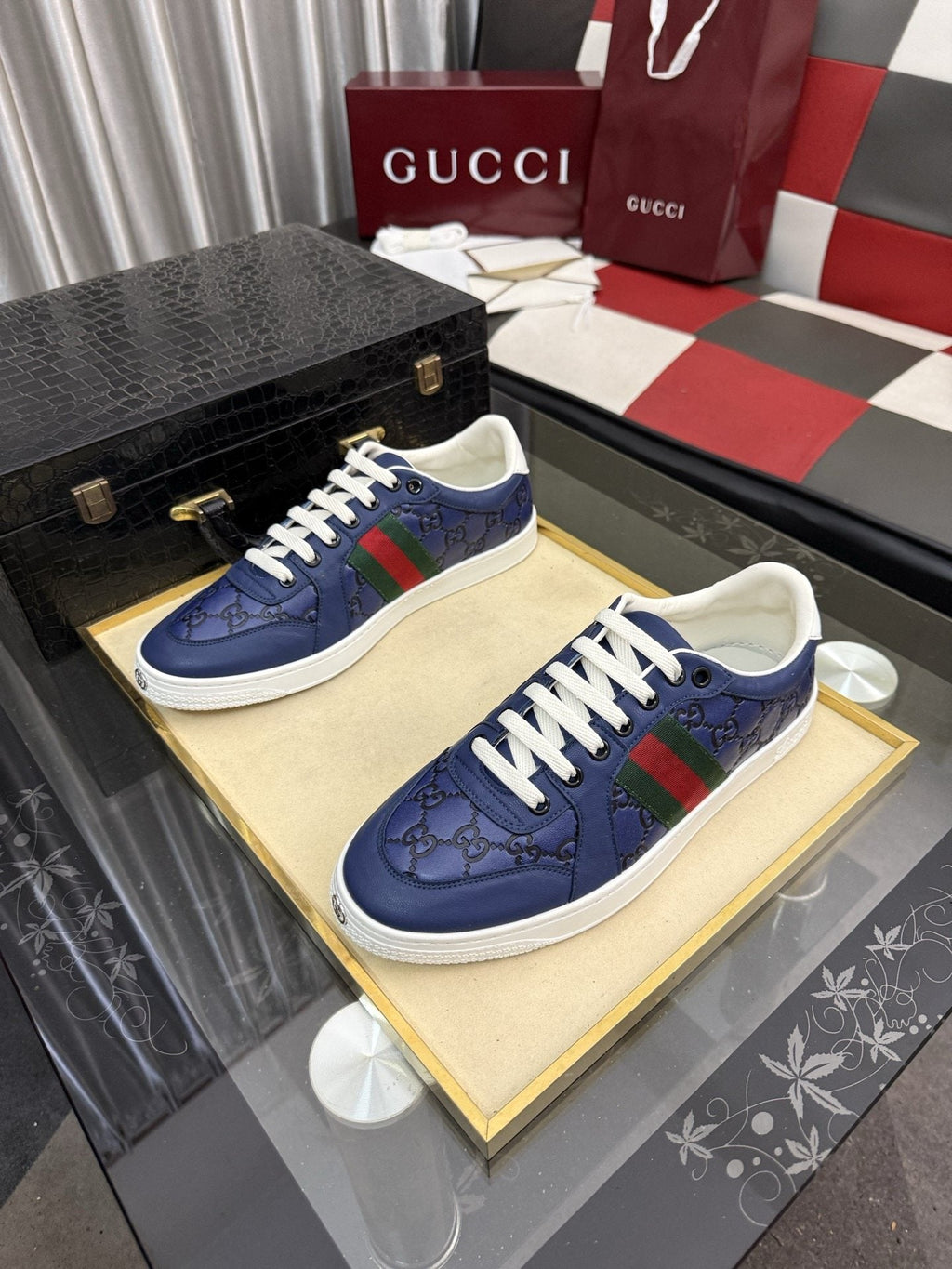 Gucci Navy Stripe Low-Top Sneakers