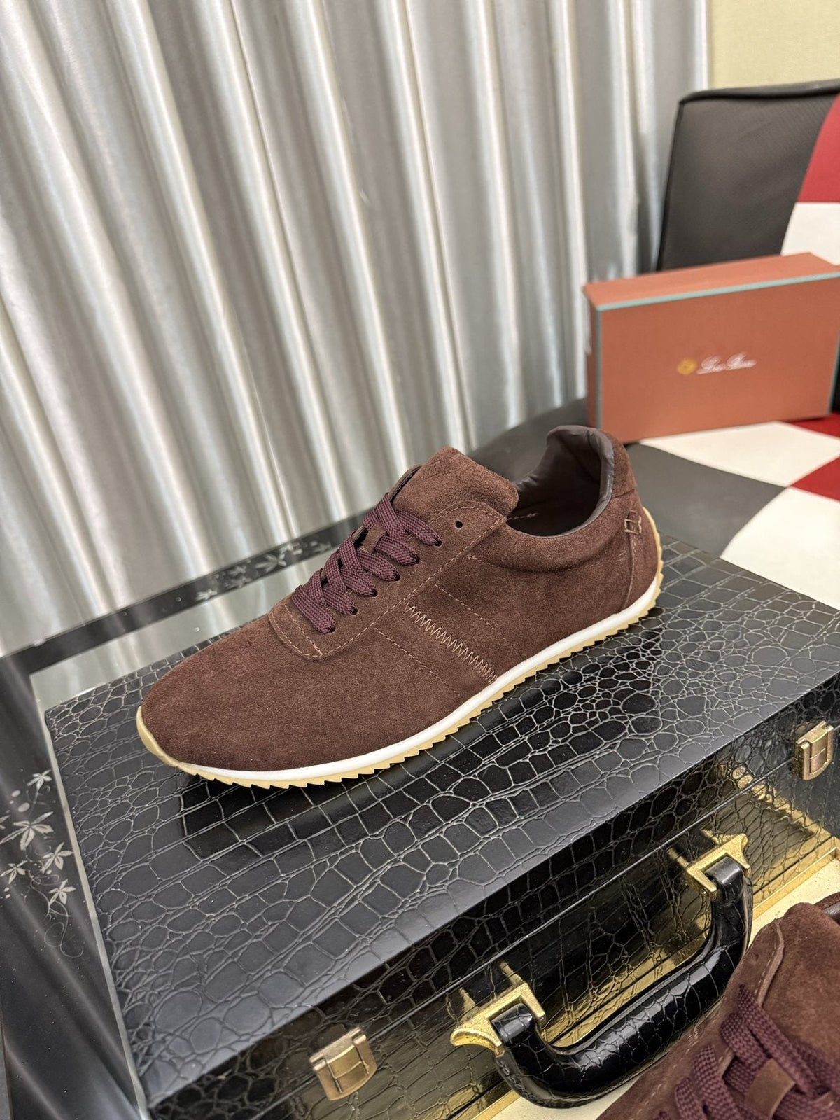 Men's Dark Brown Lace-Up Casual Sneakers